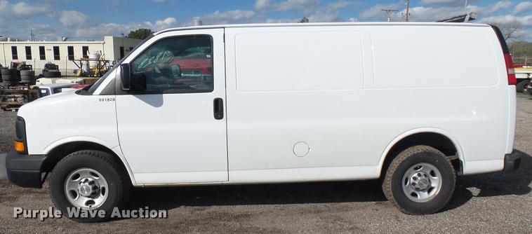 image for item L2474 2008 Chevrolet Express 2500 Cargo van