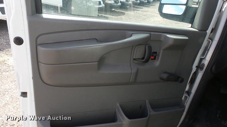 image for item L2474 2008 Chevrolet Express 2500 Cargo van