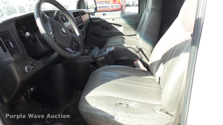 image for item L2474 2008 Chevrolet Express 2500 Cargo van