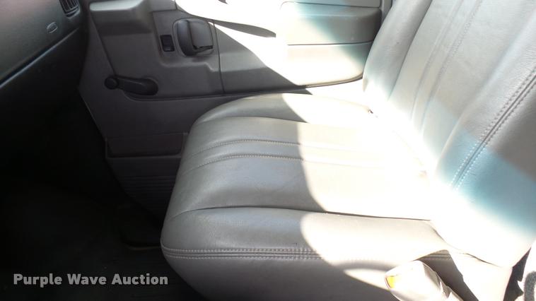 image for item L2474 2008 Chevrolet Express 2500 Cargo van