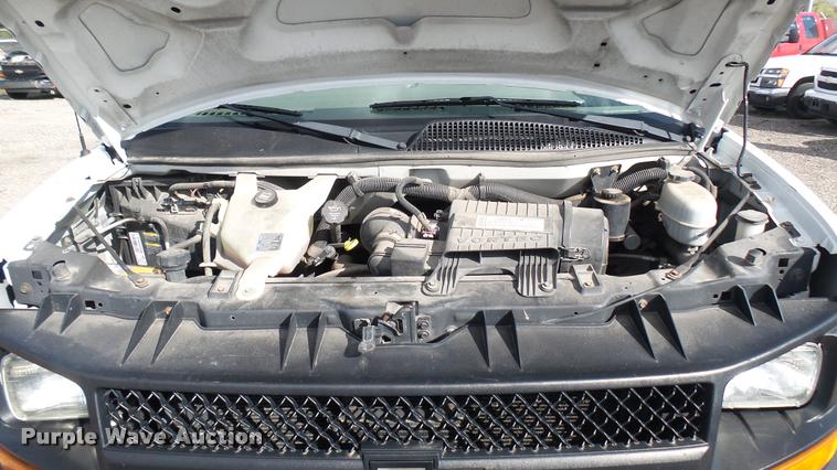 image for item L2474 2008 Chevrolet Express 2500 Cargo van