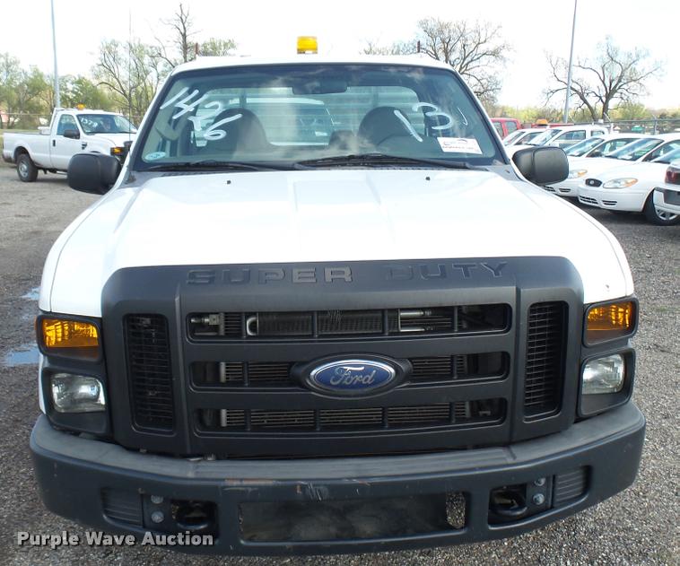 image for item L2475 2008 Ford F250 Super Duty XL pickup truck