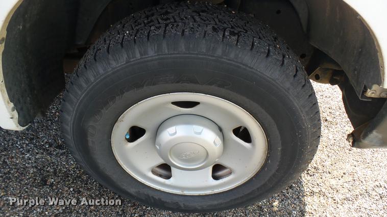 image for item L2475 2008 Ford F250 Super Duty XL pickup truck