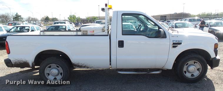 image for item L2476 2008 Ford F250 Super Duty XL pickup truck