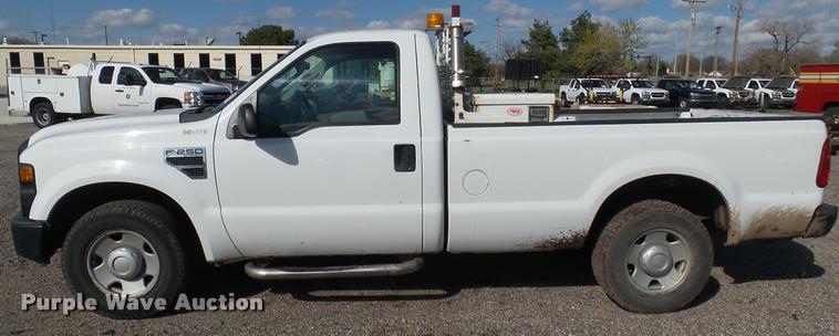 image for item L2476 2008 Ford F250 Super Duty XL pickup truck