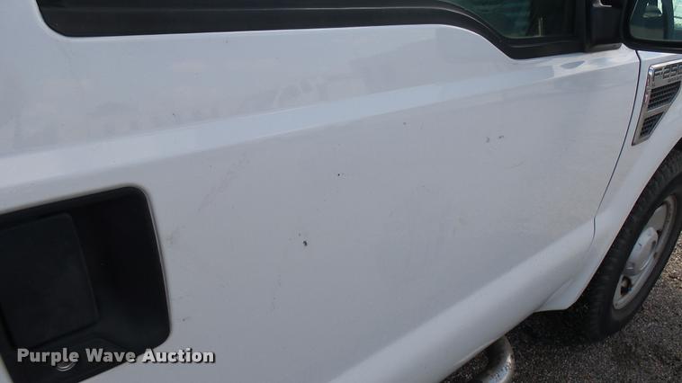 image for item L2476 2008 Ford F250 Super Duty XL pickup truck