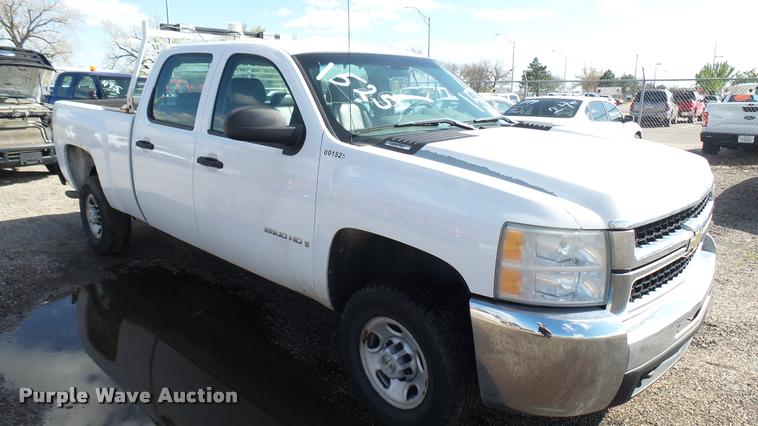 image for item L2477 2007 Chevrolet Silverado 2500HD Crew Cab pickup truck