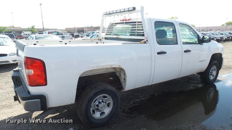 image for item L2477 2007 Chevrolet Silverado 2500HD Crew Cab pickup truck