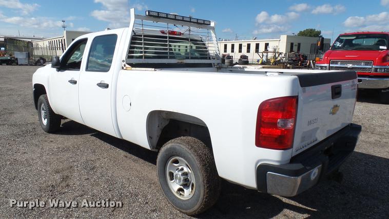 image for item L2477 2007 Chevrolet Silverado 2500HD Crew Cab pickup truck