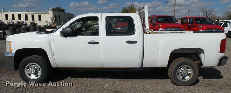 image for item L2477 2007 Chevrolet Silverado 2500HD Crew Cab pickup truck