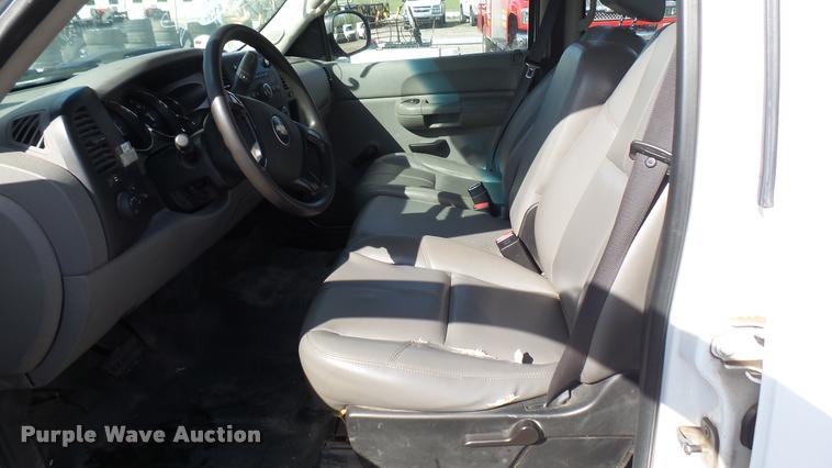 image for item L2477 2007 Chevrolet Silverado 2500HD Crew Cab pickup truck