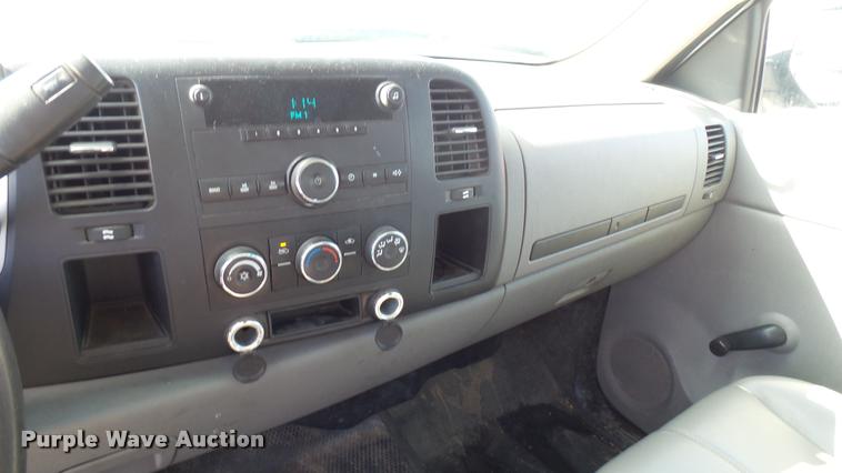 image for item L2477 2007 Chevrolet Silverado 2500HD Crew Cab pickup truck