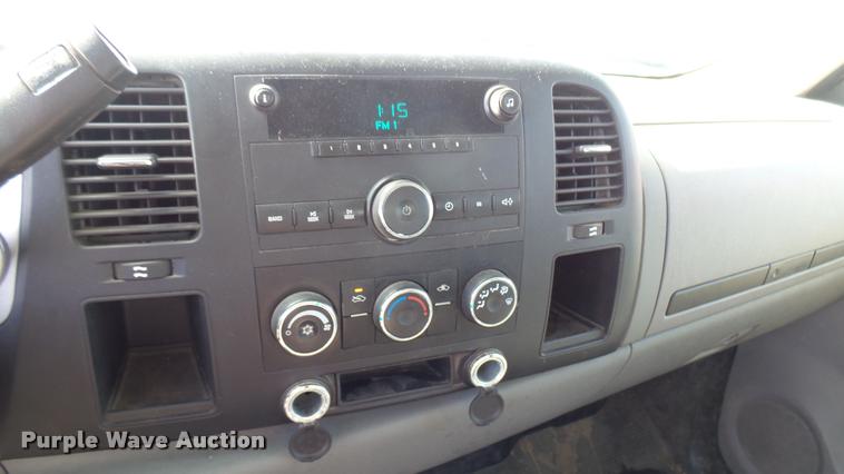 image for item L2477 2007 Chevrolet Silverado 2500HD Crew Cab pickup truck