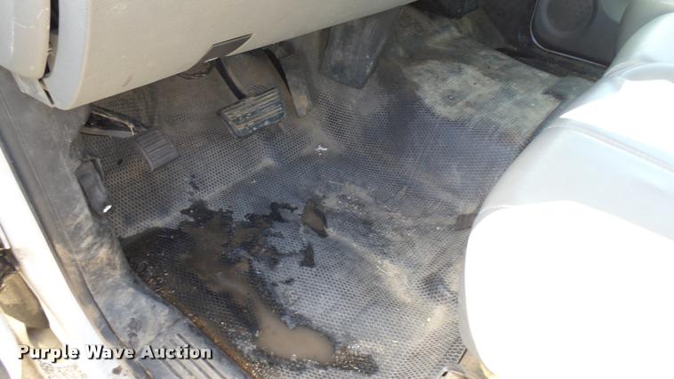 image for item L2477 2007 Chevrolet Silverado 2500HD Crew Cab pickup truck