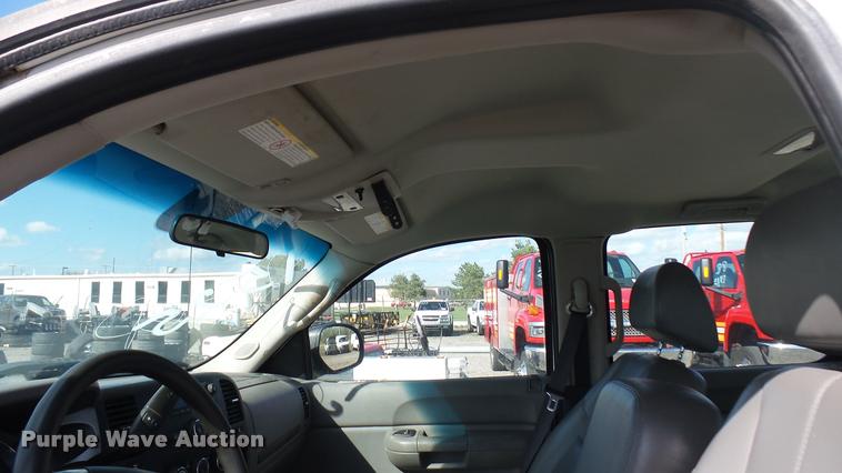 image for item L2477 2007 Chevrolet Silverado 2500HD Crew Cab pickup truck