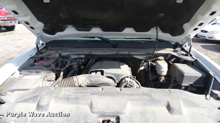 image for item L2477 2007 Chevrolet Silverado 2500HD Crew Cab pickup truck