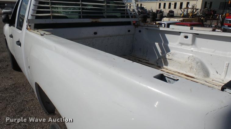 image for item L2477 2007 Chevrolet Silverado 2500HD Crew Cab pickup truck