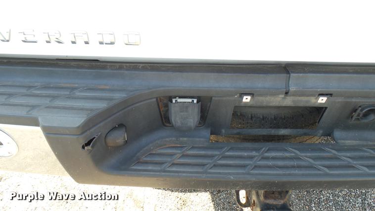 image for item L2477 2007 Chevrolet Silverado 2500HD Crew Cab pickup truck