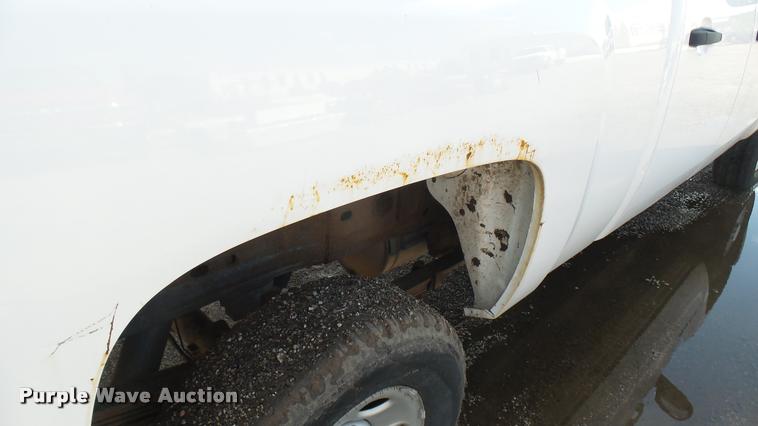 image for item L2477 2007 Chevrolet Silverado 2500HD Crew Cab pickup truck