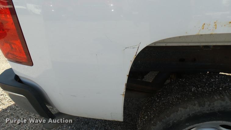 image for item L2477 2007 Chevrolet Silverado 2500HD Crew Cab pickup truck