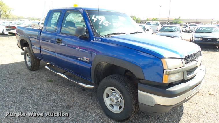 image for item L2478 2003 Chevrolet Silverado 2500HD Ext. Cab pickup truck