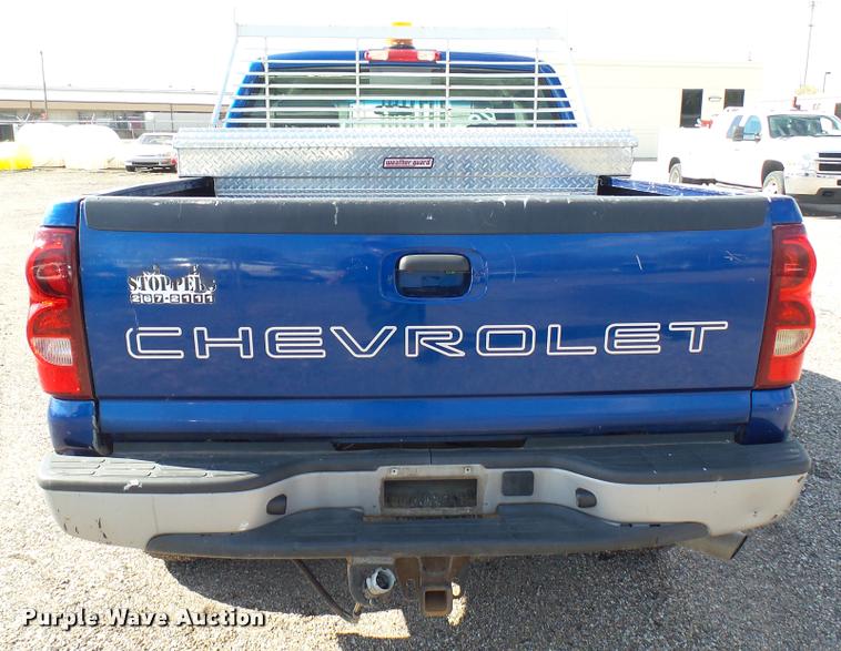image for item L2478 2003 Chevrolet Silverado 2500HD Ext. Cab pickup truck
