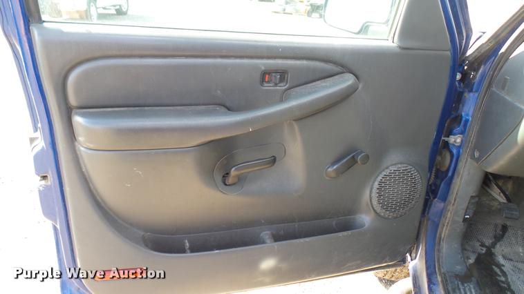 image for item L2478 2003 Chevrolet Silverado 2500HD Ext. Cab pickup truck