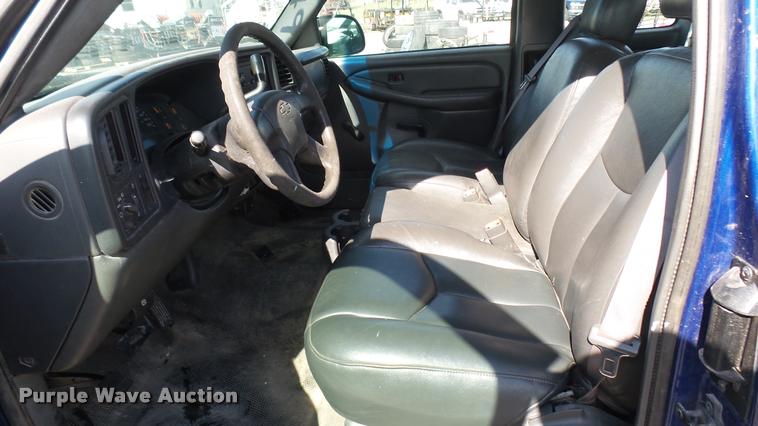 image for item L2478 2003 Chevrolet Silverado 2500HD Ext. Cab pickup truck