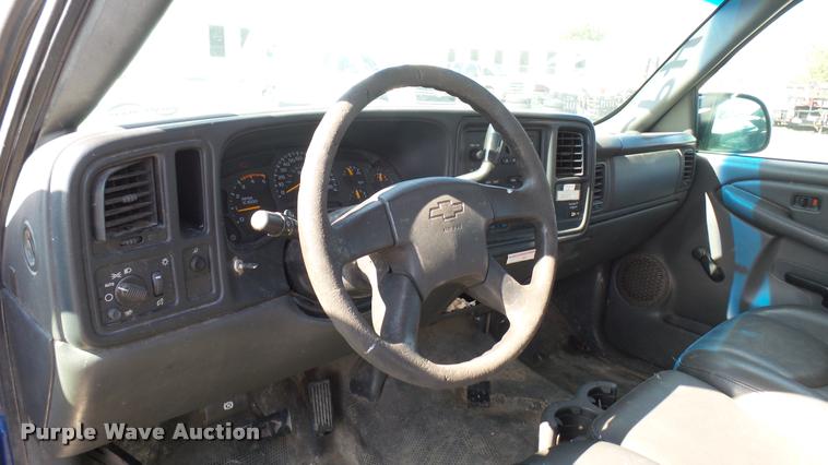 image for item L2478 2003 Chevrolet Silverado 2500HD Ext. Cab pickup truck