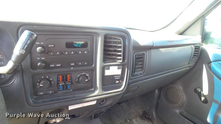 image for item L2478 2003 Chevrolet Silverado 2500HD Ext. Cab pickup truck