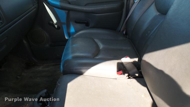 image for item L2478 2003 Chevrolet Silverado 2500HD Ext. Cab pickup truck