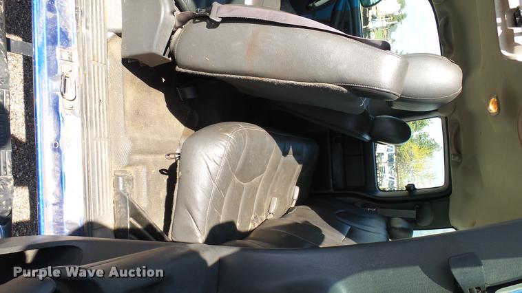 image for item L2478 2003 Chevrolet Silverado 2500HD Ext. Cab pickup truck