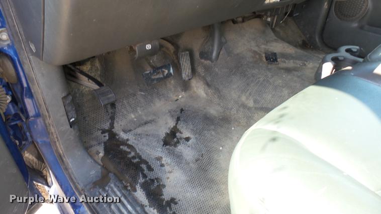 image for item L2478 2003 Chevrolet Silverado 2500HD Ext. Cab pickup truck