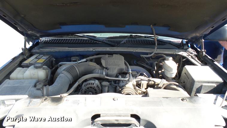 image for item L2478 2003 Chevrolet Silverado 2500HD Ext. Cab pickup truck