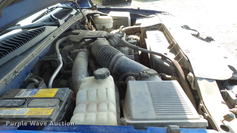 image for item L2478 2003 Chevrolet Silverado 2500HD Ext. Cab pickup truck