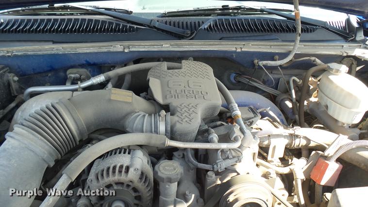 image for item L2478 2003 Chevrolet Silverado 2500HD Ext. Cab pickup truck