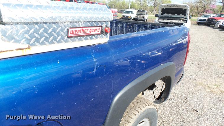 image for item L2478 2003 Chevrolet Silverado 2500HD Ext. Cab pickup truck