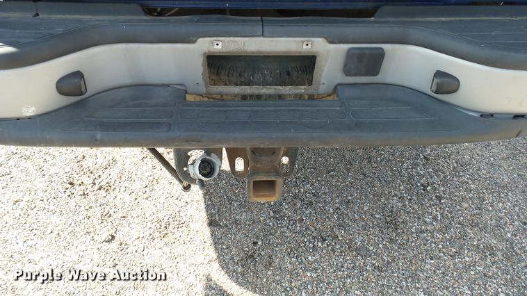 image for item L2478 2003 Chevrolet Silverado 2500HD Ext. Cab pickup truck