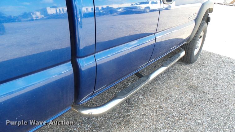 image for item L2478 2003 Chevrolet Silverado 2500HD Ext. Cab pickup truck
