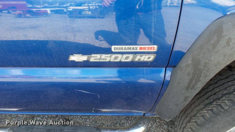 image for item L2478 2003 Chevrolet Silverado 2500HD Ext. Cab pickup truck
