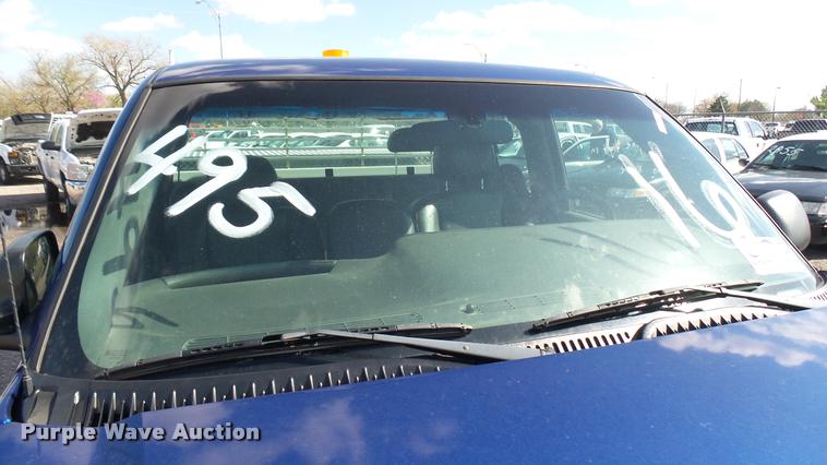 image for item L2478 2003 Chevrolet Silverado 2500HD Ext. Cab pickup truck