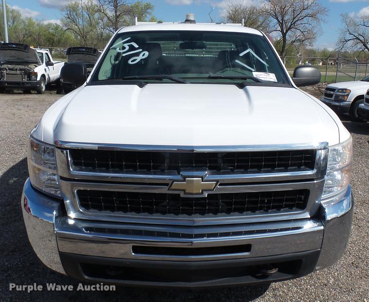 image for item L2479 2007 Chevrolet Silverado 2500HD Crew Cab pickup truck