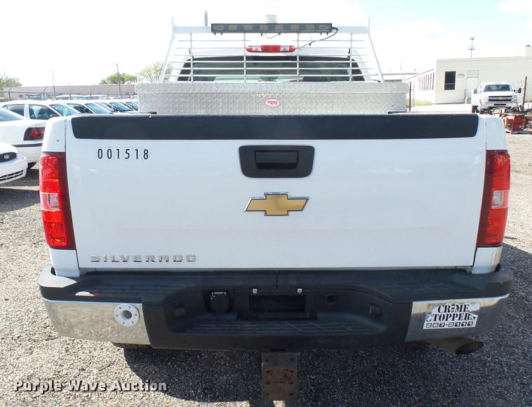 image for item L2479 2007 Chevrolet Silverado 2500HD Crew Cab pickup truck
