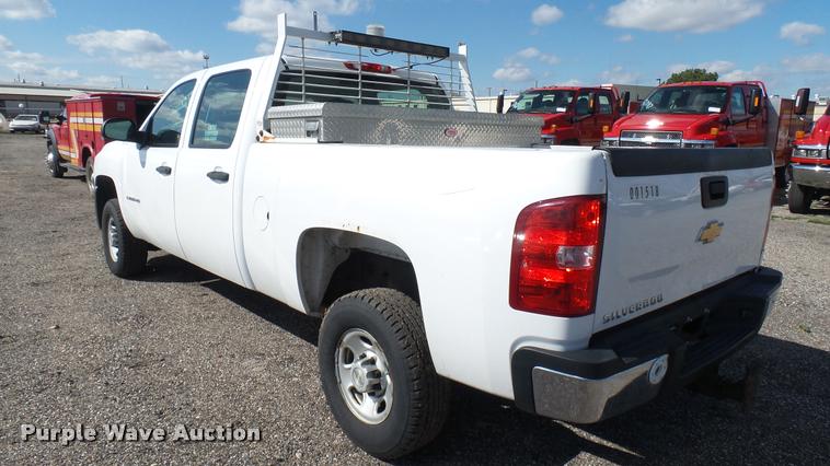 image for item L2479 2007 Chevrolet Silverado 2500HD Crew Cab pickup truck