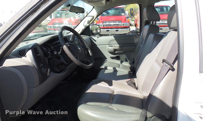 image for item L2479 2007 Chevrolet Silverado 2500HD Crew Cab pickup truck