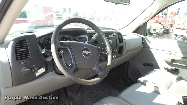 image for item L2479 2007 Chevrolet Silverado 2500HD Crew Cab pickup truck