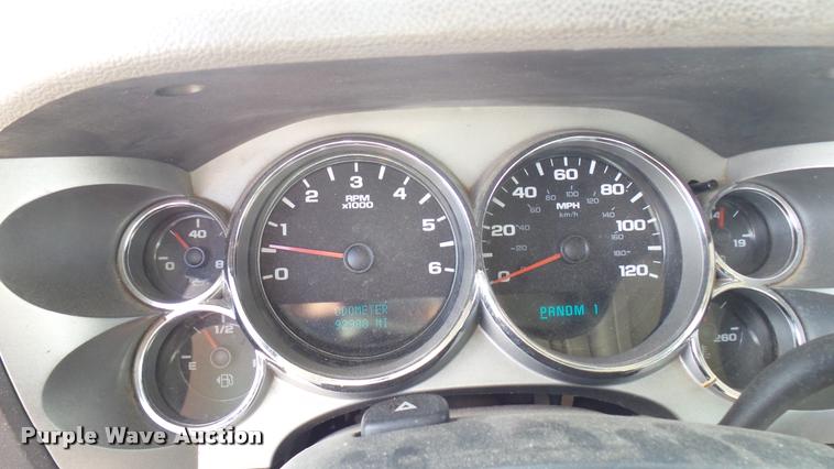 image for item L2479 2007 Chevrolet Silverado 2500HD Crew Cab pickup truck