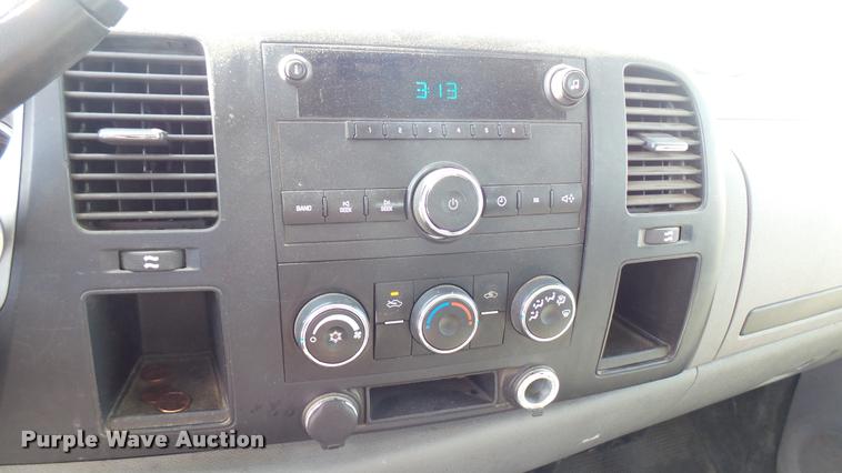 image for item L2479 2007 Chevrolet Silverado 2500HD Crew Cab pickup truck