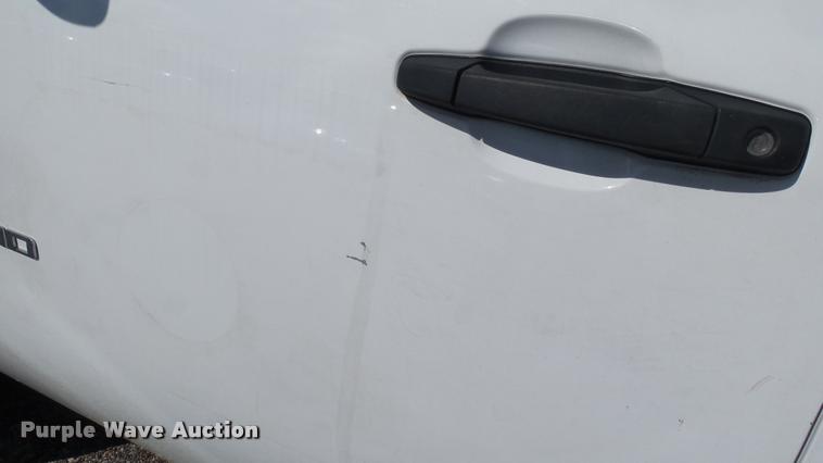 image for item L2479 2007 Chevrolet Silverado 2500HD Crew Cab pickup truck