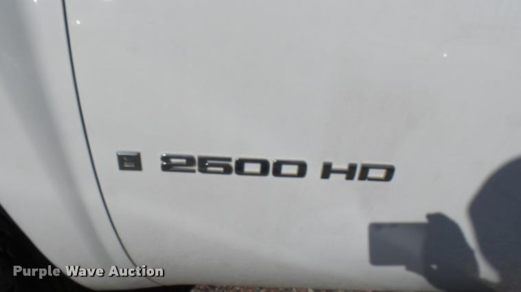 image for item L2479 2007 Chevrolet Silverado 2500HD Crew Cab pickup truck